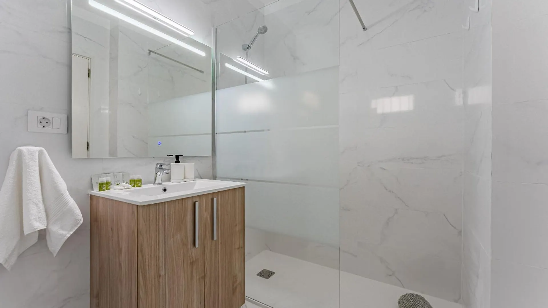 אדחה Hermitage Homes Fpc 0*,  ספרד
